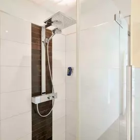 Rain shower in Apartment