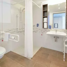 Barrier free bath room