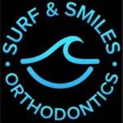 Λογότυπο από Surf and Smiles Orthodontics