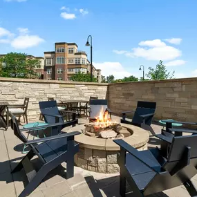 Outdoor fire pit