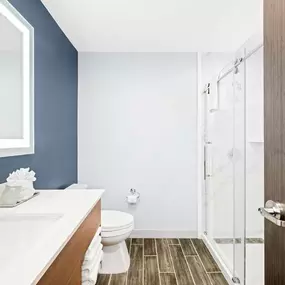 2 Queen Bed Bathroom