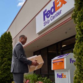 FedEx Drop Box outside of FedEx Ship Center