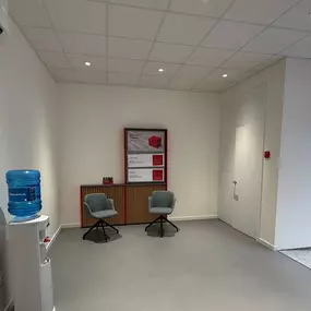 sala de espera del Centro Auditivo GAES Sant Feliu De Guíxols