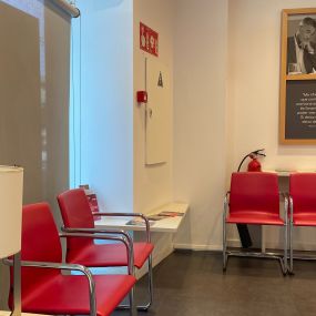 Sala de espera del Centro Auditivo GAES  Barcelona Poblenou