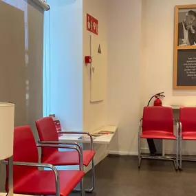 Sala de espera del Centro Auditivo GAES Barcelona Poblenou