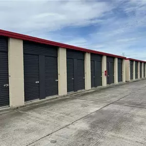 Exterior Units - Extra Space Storage at 941 Fairmont Pkwy, Pasadena, TX 77504