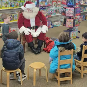 Santa is here right now!!! ???????????? #santa #christmastime #storytimewithsanta #gwhillikerstoys #neighborhoodtoystore #fauquiercounty