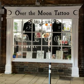 Bild von Over the Moon Tattoo