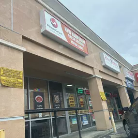 Bild von CoinFlip Bitcoin ATM - New Hampshire Check Cashing (Los Angeles)