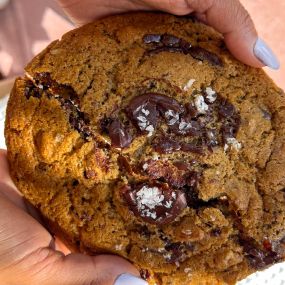 Vegan Walnut Chocolate Chip Cookie