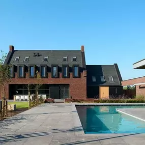 Villa met zwembad en poolhouse