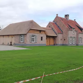 Nieuwe woning Vlaamse Hoeve met bijgebouwen