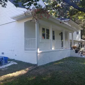 White Seamless gutters