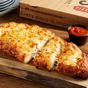 Oven-baked artisan pull-apart bread topped with Asiago and Romano, with marinara sauce for dipping. Full size serves 4.
