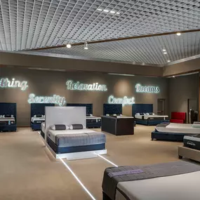 Relaxing mattress showroom with inspiring wall decor and premium bedding.