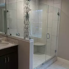 glass shower door and return