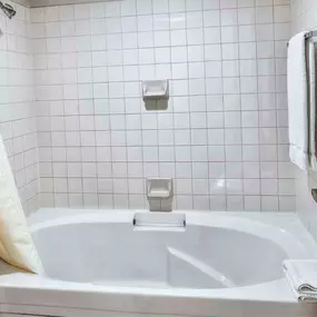 Guest room bath