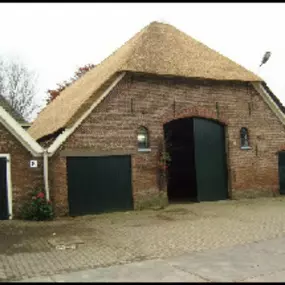 Nieuw rieten dak op boerderij