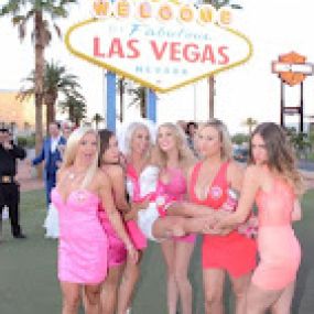 Bachelorette Party In Front Of The Welcome To Las Vegas Sign