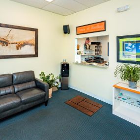 Picture of waiting room inside of Shenandoah Chiropractic