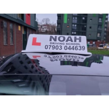 Logótipo de Noah Driving School