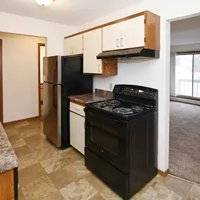 Kitchen at Covington Place Apartments, St Cloud, MN