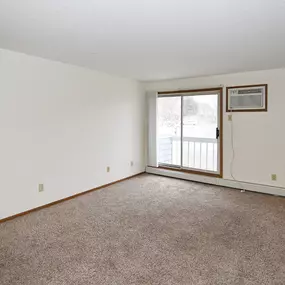 Unfurnished Living Room at Covington Place Apartments, St Cloud, MN