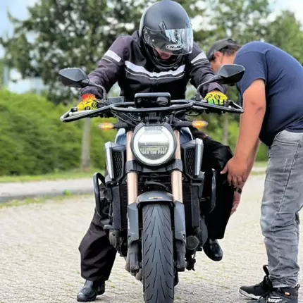 Λογότυπο από Motorrijschool Learn to Ride