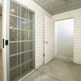 Entrance area with white interiors