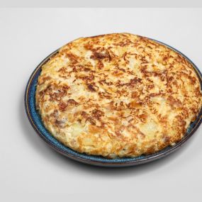 photoshoot_for_la_mulata_latina_tortilla_de_patata_casera_con_cebolla_caramelizada.JPG