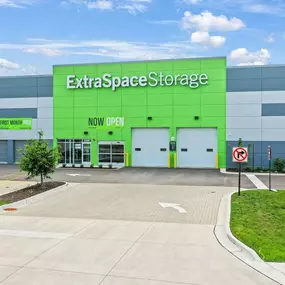 Beauty Image - Extra Space Storage at 2325 Benchmark Ln, Bartlett, IL 60103