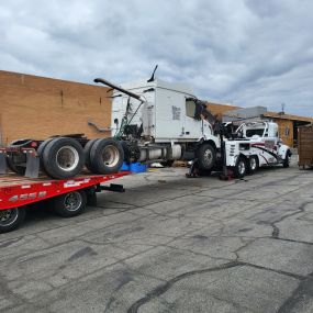 Bild von Charlie's 24hr Towing & Heavy Duty