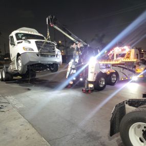 Bild von Charlie's 24hr Towing & Heavy Duty