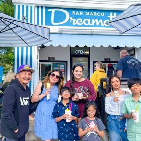 Jacksonville Ice Cream San Marco Dreamette located at 1905 Hendricks Ave., Jacksonville, FL 32207 serves a smiling family