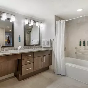 Guest room bath