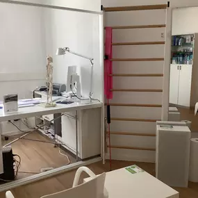 Bild von Arzt Praxis Rückenschmerzen u. Gelenkschmerzen München Pasing