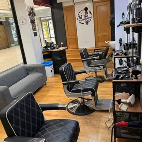 BARBER_SHO_JJS_SALON_2.jpg