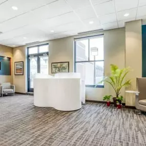 Bild von Regus - Naperville - Main Street Promenade