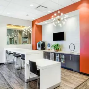 Bild von Regus - Naperville - Main Street Promenade