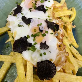 restauranteaponte-huevos-patatas-caviar.jpg