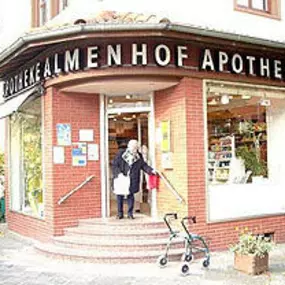 Aussenansicht der Almenhof-Apotheke