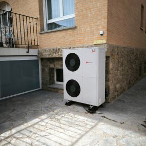 Bild von MERIDIONAL RENOVABLES Instalaciones. ELECTRICIDAD, GAS y ENERGÍAS RENOVABLES: Aerotermia, Placas Solares, Eólica, Aire