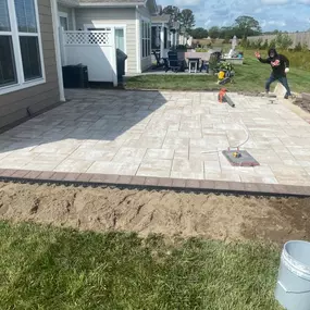 HCE provides high end services for residential hardscaping and 
commercial land, production for National and Regional Home Builders.