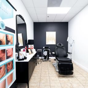 AT GLAM + GLO MEDICAL AESTHETICS LOUNGE, OUR MISSION IS TO EDUCATE AND EMPOWER CLIENTS TO LOOK AND FEEL BOTH BEAUTIFUL AND YOUTHFUL.