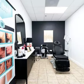 AT GLAM + GLO MEDICAL AESTHETICS LOUNGE, OUR MISSION IS TO EDUCATE AND EMPOWER CLIENTS TO LOOK AND FEEL BOTH BEAUTIFUL AND YOUTHFUL.