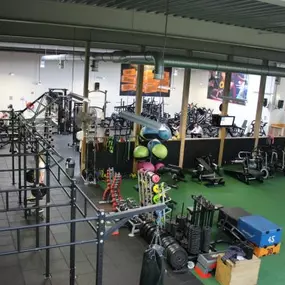 WestCoastGym is de meest ruim opgezette sportschool van het Westland. Je vindt hier ruim 1612m2 fitnessplezier voor jong en oud met de meest uitgebreide faciliteiten op het gebied van fitness en groepslessen. WestCoastGym is de sportschool die beschikt over de meeste diverse apparaten die je kunt vinden in het Westland.