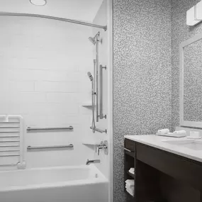 Guest room bath