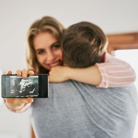 Bij Echocentrum KeiK kun je terecht voor verschillende zwangerschapsecho’s. Voor medische echo’s maar ook voor pretecho’s. Een speciaal moment met jullie kindje, in een vriendelijke en prettige omgeving waarbij je gegarandeerd bent van een kwalitatief goed echoscopisch onderzoek. Ben je zwanger en wil je een echo van je baby, maak dan een afspraak bij Keik.