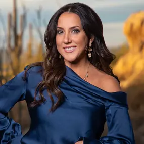 Bild von Christine Espinoza, REALTOR - RETSY | Forbes Global Properties, Scottsdale Real Estate Agent
