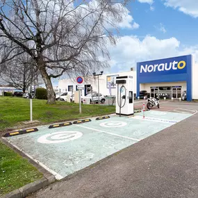 EVzen Station de recharge Norauto Pau Lescar